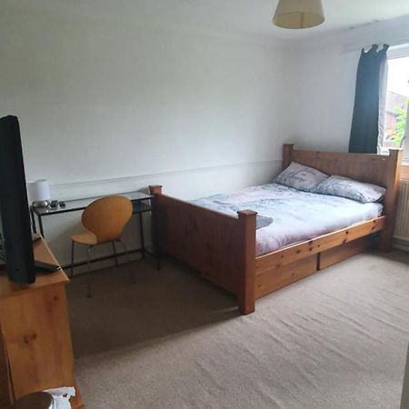 Spacious And Serene Stay Near Milton Keynes Centre Willen Rom bilde