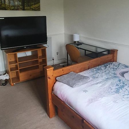 Spacious And Serene Stay Near Milton Keynes Centre Willen Rom bilde