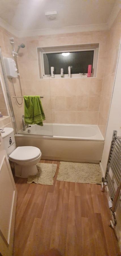 Spacious And Serene Stay Near Milton Keynes Centre Willen Eksteriør bilde