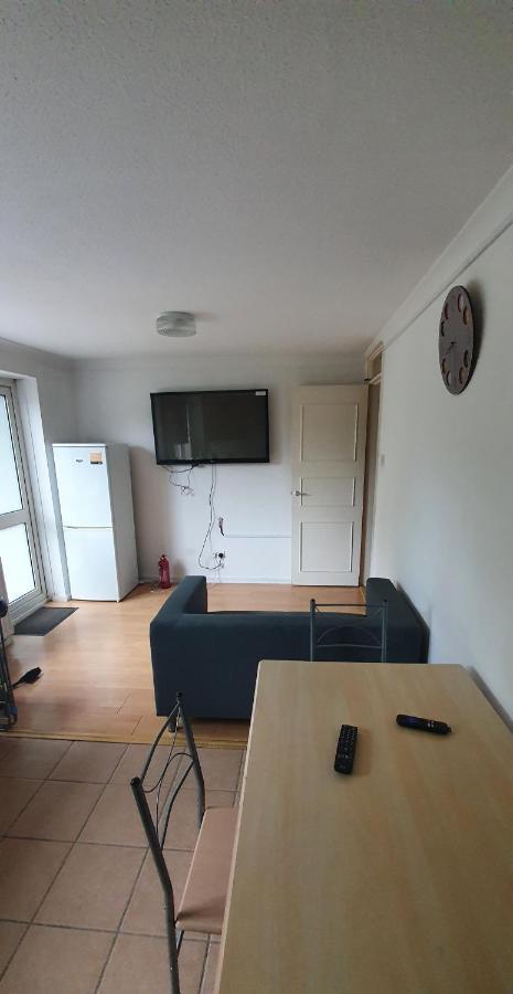 Spacious And Serene Stay Near Milton Keynes Centre Willen Eksteriør bilde