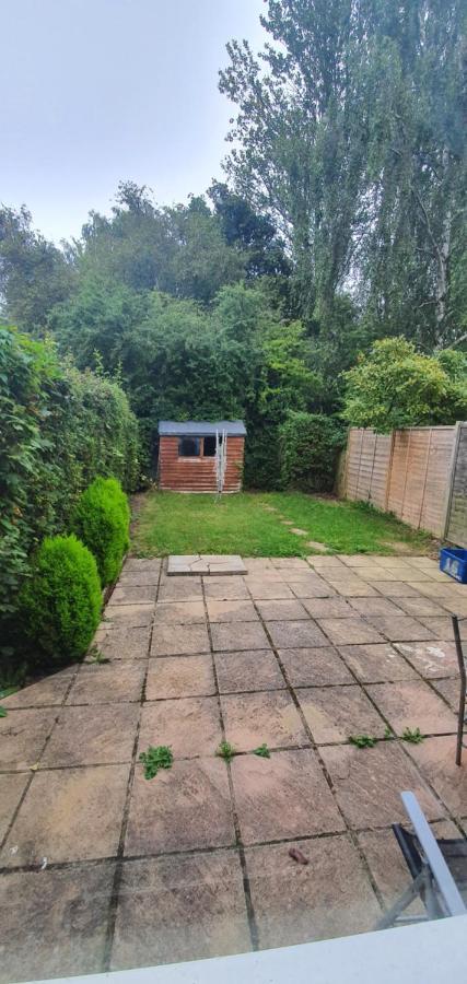 Spacious And Serene Stay Near Milton Keynes Centre Willen Eksteriør bilde