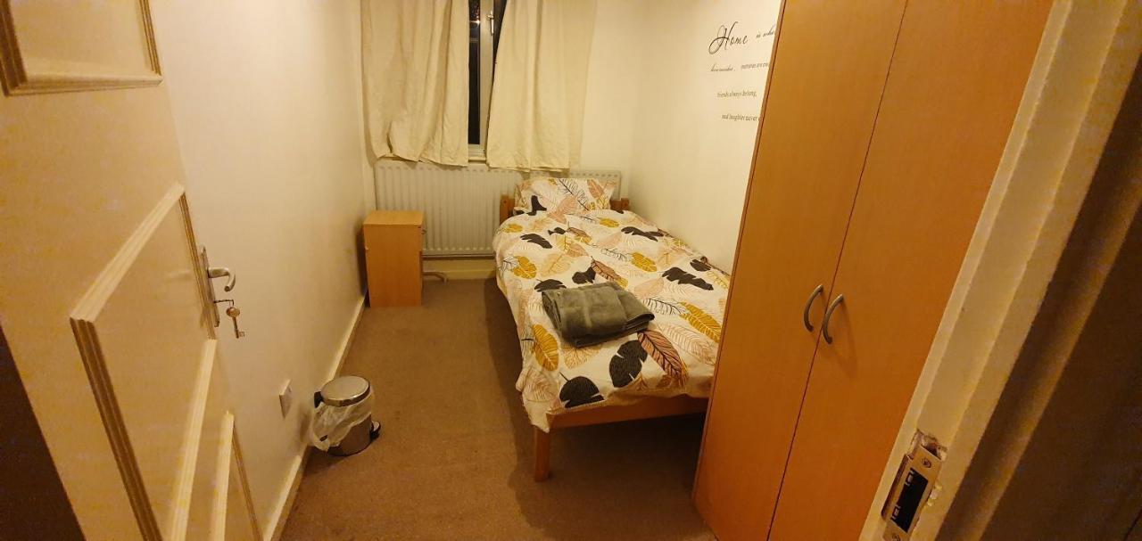 Spacious And Serene Stay Near Milton Keynes Centre Willen Eksteriør bilde
